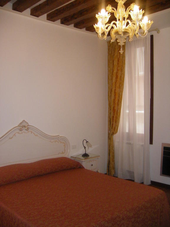 Ca' Luisa Bed and Breakfast Venetië Kamer foto