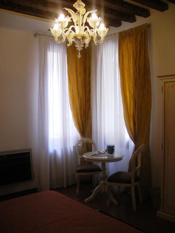 Ca' Luisa Bed and Breakfast Venetië Kamer foto